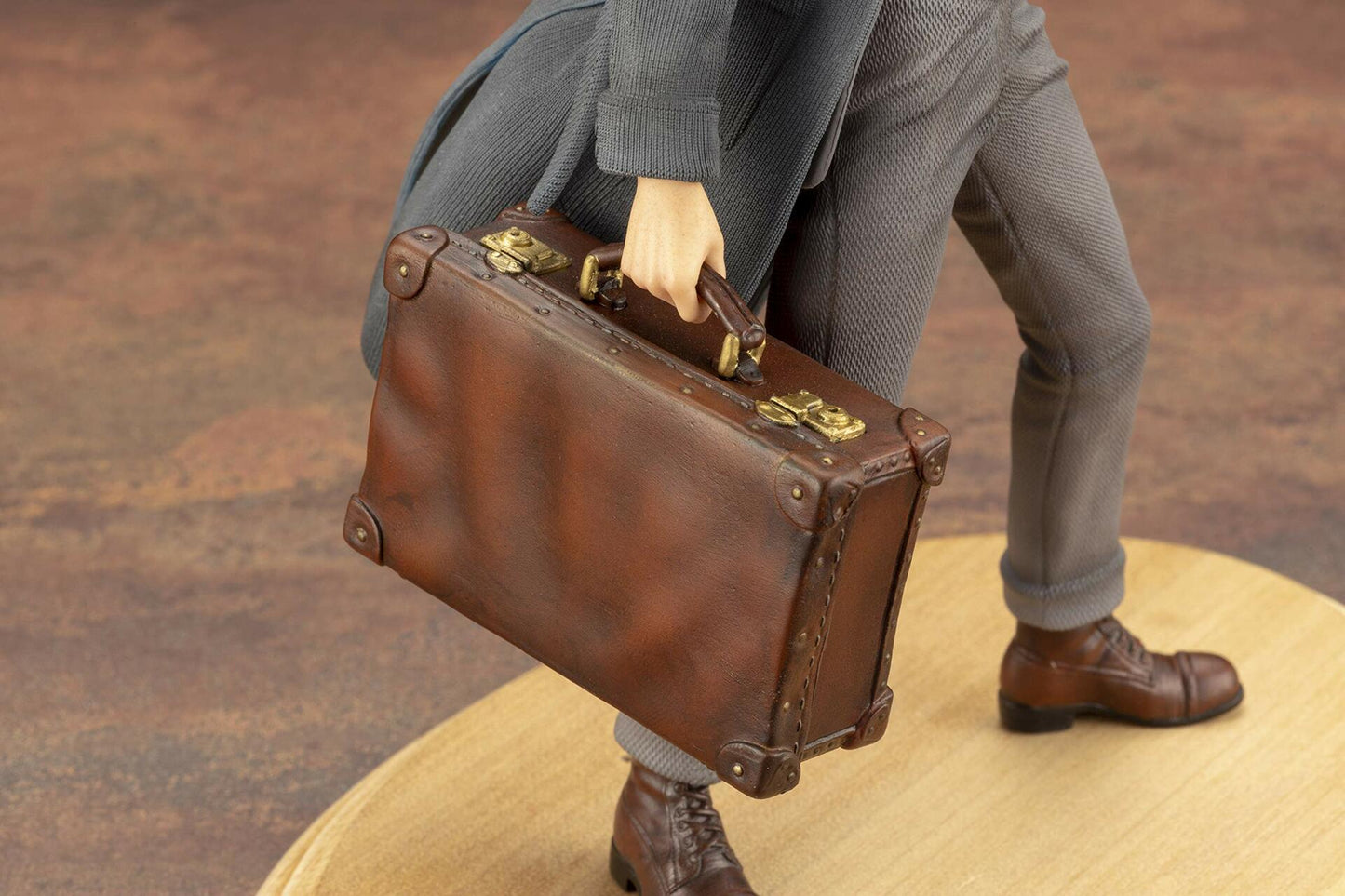 Kotobukiya SV229 Fantastic Beasts: The Crimes of Grindelwald: Newt Scamander Artfx+ Statue, Multicolor