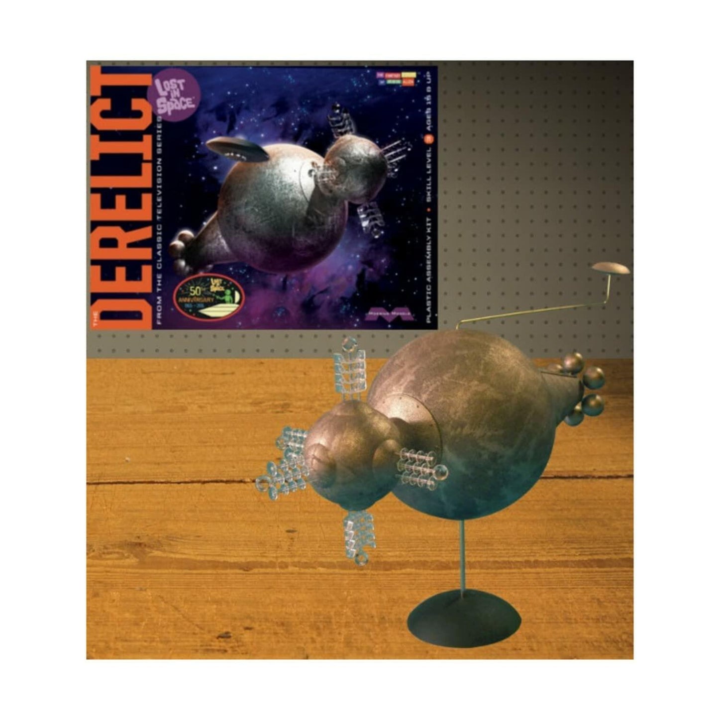 Lost in Space Derelict and Jupiter 2 1:350 Scale Model Kit