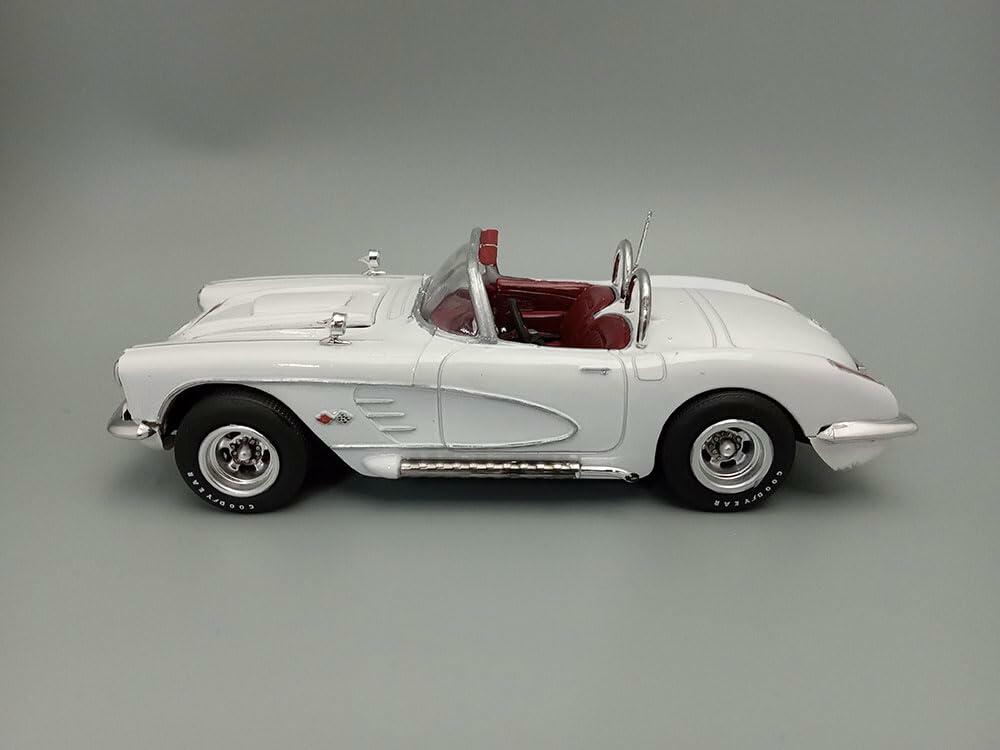 AMT 1960 Chevrolet Corvette 1:25 Scale Model Kit