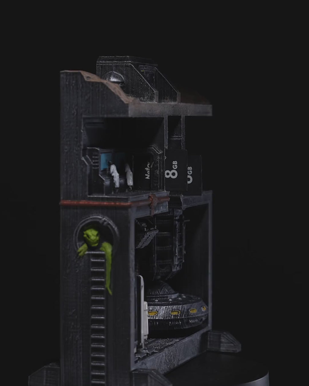 Diorama décoratif imprimé en 3D représentant la base d'OVNI de la Zone 51 (modèle PLA).