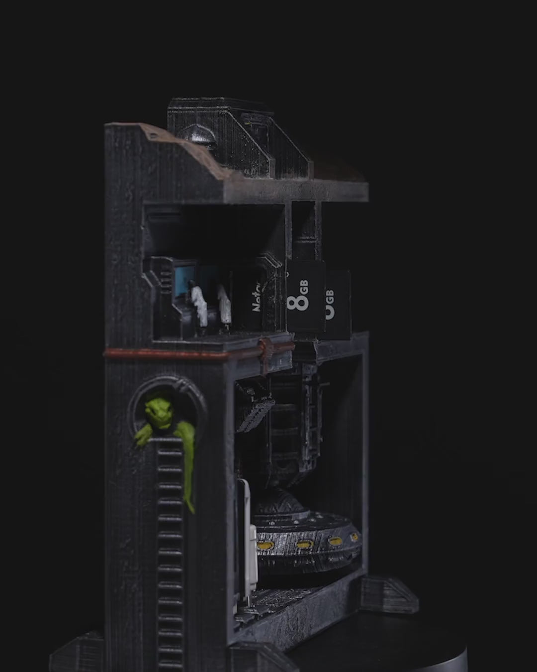 Diorama décoratif imprimé en 3D représentant la base d'OVNI de la Zone 51 (modèle PLA).